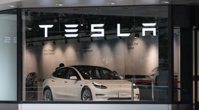 Tesla recheamă în service aproape 219.000 de vehicule din SUA