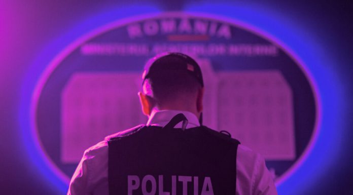 Femeie de 24 de ani, suspectată că a înjunghiat un bărbat într-un apartament din Constanța