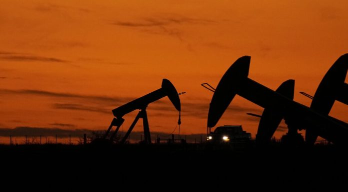 Prețul petrolului crește din nou, după ce Trump a calificat oferta de pace a Iranului drept „total inacceptabilă”