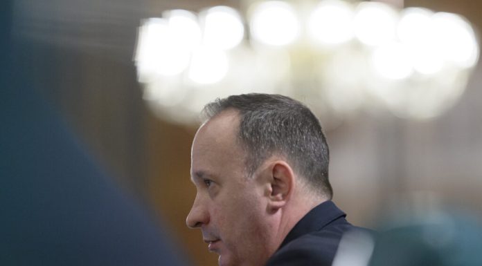 Adrian Câciu îl acuză pe Bolojan că a distrus economia: „Nu este un erou, este un călău economic!„