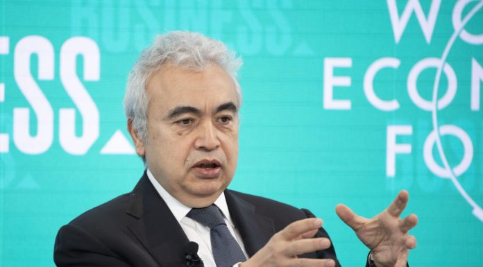 Șeful AIE avertizează că rezervele globale de petrol mai ajung doar pentru câteva săptămâni. Ce cantități uriașe a scos agenția pe piață până acum