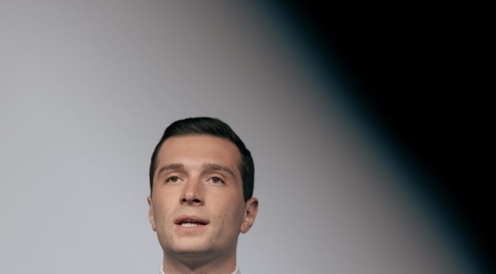 Politico: scenariu de coșmar în prezidențialele din Franța. Jordan Bardella ar putea ajunge președinte, în bătălia cu extrema stângă, și ea în creștere