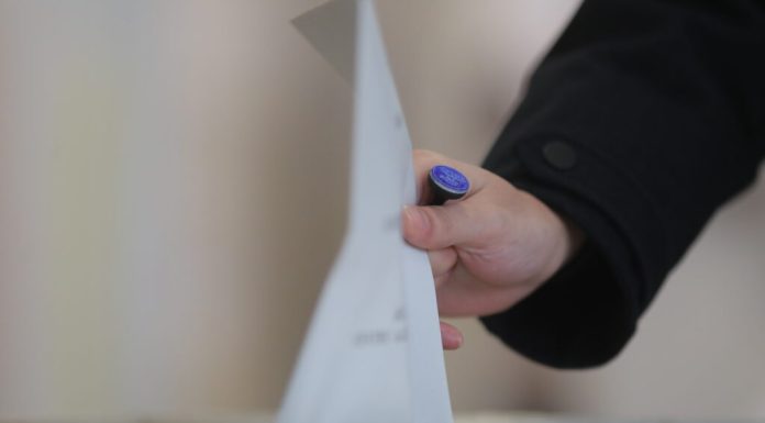 The number of Romanian citizens eligible to vote has decreased over the past month