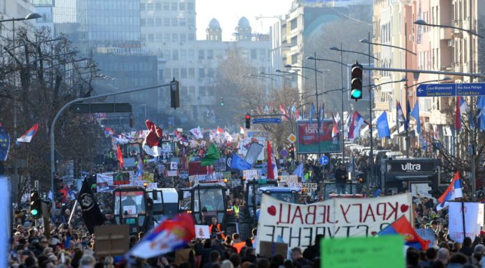 Transportul feroviar din Serbia, suspendat înaintea unui amplu protest al studenților