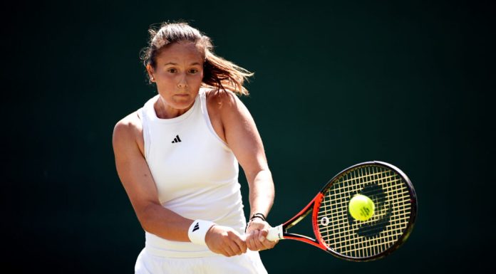 „Am umblat ca un zombi” / Caniculă fără precedent la Roland Garros: jucători amețiți, retrageri și o fată de mingi prăbușită pe teren