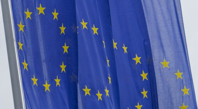 UE avertizează asupra unui „șoc stagflaționist”. Economia europeană încetinește, iar inflația crește din cauza războiului cu Iranul