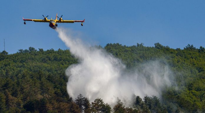 Italia: Peste trei mii de persoane au fost evacuate și armata a fost mobilizată pe fondul unui incendiu de vegetație