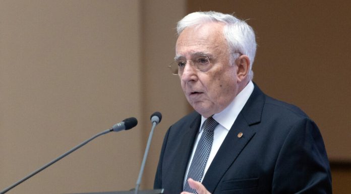 Euro la 5,20 lei, noua normalitate? Iată ce spune Isărescu