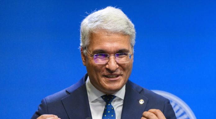 Dragoș Pîslaru: „I se dă mandatul lui Grindeanu să facă guvern, îi urăm succes. Dacă nu întruneşte majoritatea, Bolojan, cea mai bună soluție”