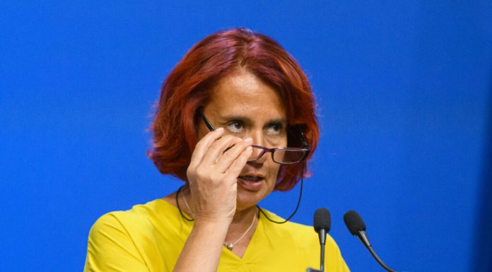 Șeful Vămii, numit de Ilie Bolojan și prins de procurori, pentru „rezultate remarcabile”? Ce insinuează purtătorul de cuvânt al Guvernului în discuțiile cu jurnaliștii