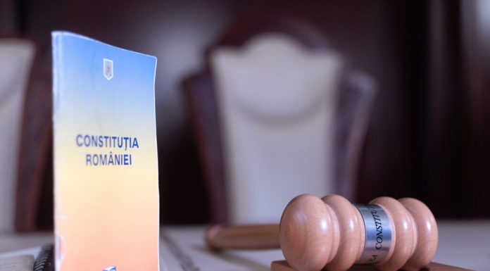 Nicușor Dan a sesizat CCR. Legea care obligă copiii la consiliere psihologică, contestată dur