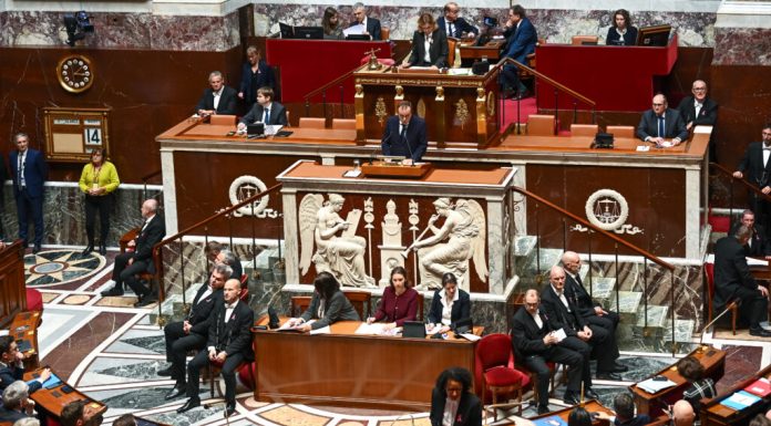 Franța se pregătește să anuleze simbolic legislația colonială privind sclavia, la peste 170 de ani de la abolirea practicii