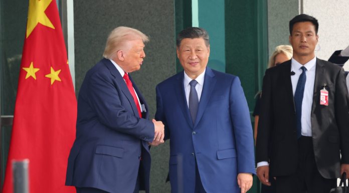 Summit istoric Trump-Xi la Beijing: SUA vor face presiuni pe China în problema iraniană. Pe agendă și taxele vamale, Taiwanul și metalele rare