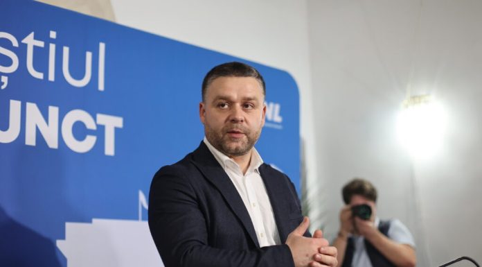 Ciucu îl ironizează pe Grindeanu: Aș vrea să-l văd premier câteva luni. A mai fost fugărit o dată de la guvernare de populație