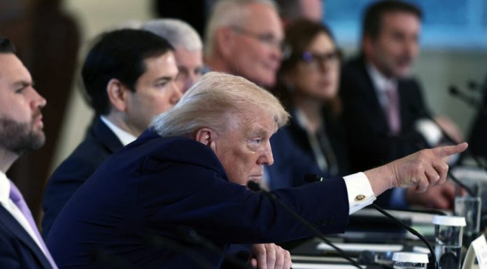 FT: ExxonMobil și Chevron rezistă presiunii lui Trump de a crește producția de petrol. Care sunt motivele