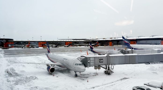 Zboruri suspendate pe 13 aeroporturi din sudul Rusiei. Clădirea serviciului de navigație aeriană Rostov-pe-Don a fost lovită de drone