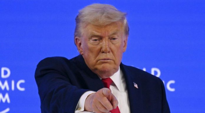 Trump avertizează Iranul să semneze rapid un acord după atacurile asupra distrugătoarelor americane din Strâmtoarea Ormuz