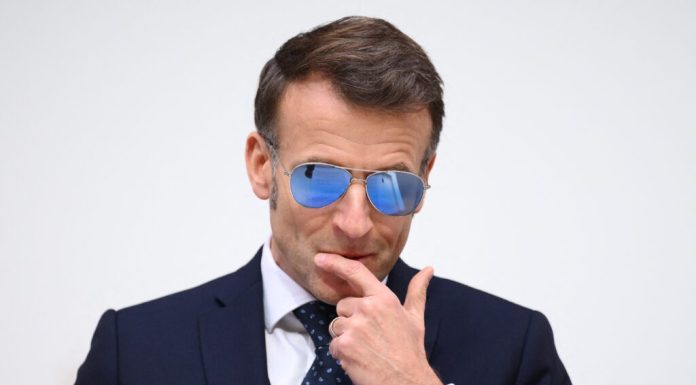 Emmanuel Macron dansează pe melodia „Hakuna Matata” și aleargă alături de dublul campion olimpic la maraton Eliud Kipchoge, în Kenya