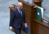 Negocieri pe muchie de cuțit înaintea moțiunii PSD-AUR împotriva Guvernului Bolojan. Voturile din SOS, POT, PACE și de la neafiliați pot decide soarta Executivului