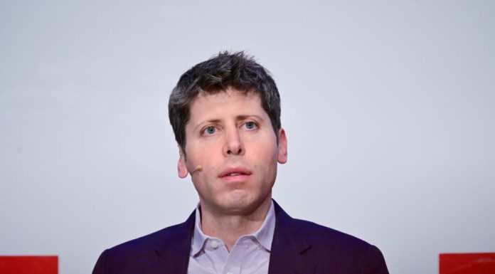 Șeful OpenAI spune că este puțin probabil ca inteligența artificială să ducă la o „apocalipsă a locurilor de muncă”