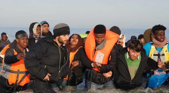 Două tinere au murit pe o barcă cu migranți, care încercau să ajungă din Franța în Marea Britanie