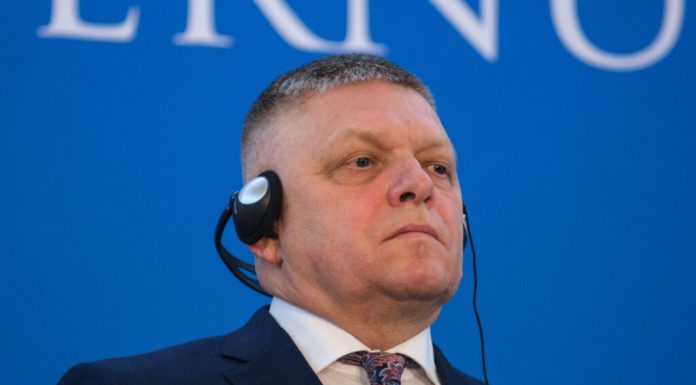 Premierul slovac Robert Fico va participa la parada de Ziua Victoriei de la Moscova