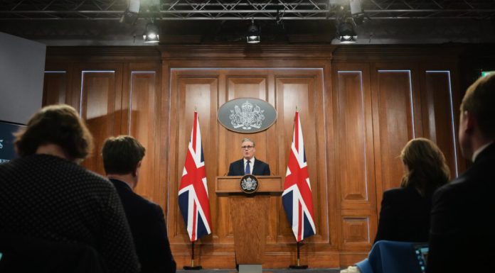 Trei miniștri din guvernul britanic și-au dat demisia în semn de protest față de premierul Starmer
