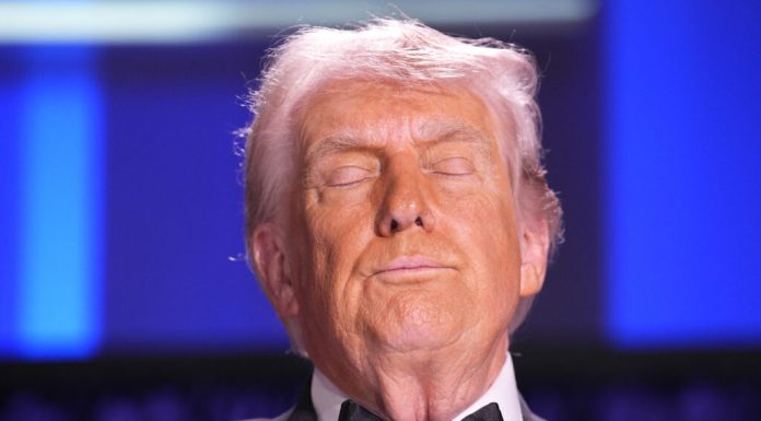 Trump se compară cu un Elvis Presley „fără chitară”. Președintele vrea să ia locul artiștilor care și-au anulat participarea la festivitățile dedicate celei de-a 250-a aniversări a independenței