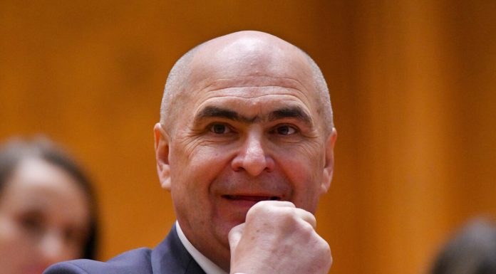 Premierul demis Ilie Bolojan spune că România are nevoie de „reforme profunde” și „reducerea risipei” în mesajul de Ziua Independenței