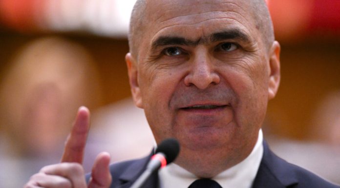Bolojan, mesaj de „adio” românilor care-l acuză că i-a sărăcit: „Vă mulțumesc pentru că ați suportat neajunsurile”