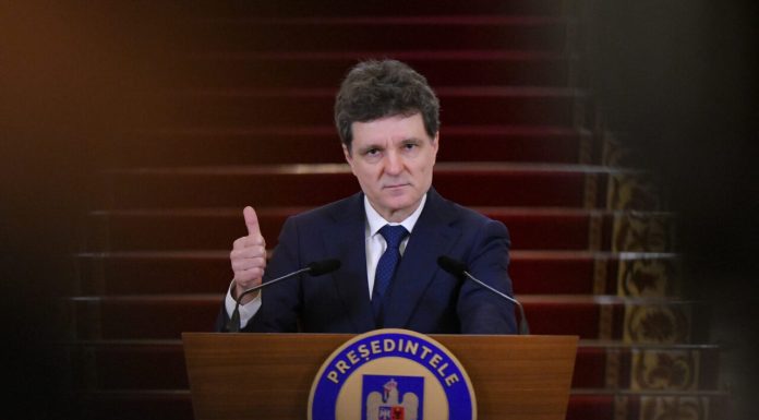 Partidul Dianei Șoșoacă anunță că a depus în Parlament propunerea de suspendare a lui Nicușor Dan. Acuzaţiile aduse preşedintelui