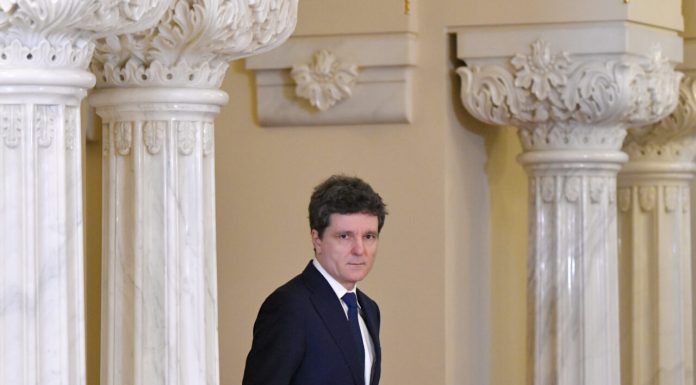 Nicușor Dan a stabilit data consultărilor oficiale pentru desemnarea viitorului premier. Ordinea în care partidele se vor întâlni cu președintele