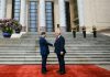 Gesturile dintre Trump și Xi au atras atenția la summitul de la Beijing. Ce au observat experții în limbaj corporal