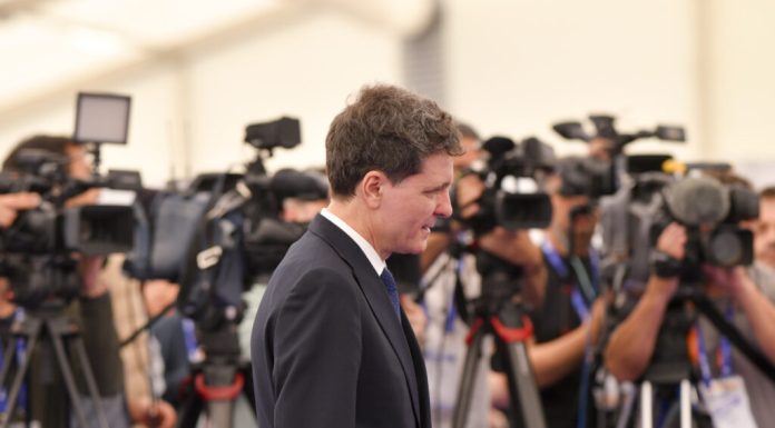 Euractiv: Nicușor Dan – „Eroul de ieri al UE este azi un zero în stil MAGA” / „Orchestrează criza politică a României”