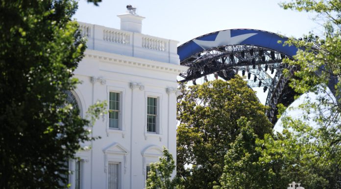 Casa Albă se transformă într-un ring UFC. Trump pregătește un eveniment fără precedent pe peluza sudică