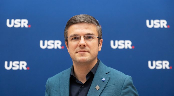 Ministrul interimar al Economiei: Se dădeau nişte telefoane şi unele lucruri erau frânate în interior. Azi, se simte alt fenomen: unii aşteaptă o răstunare a mesei şi începe aparatul administrativ să frâneze