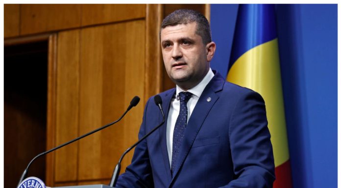 Nicușor Dan a spus că drona căzută în Galați a fost deviată deasupra Ucrainei. Ministrul Apărării evită să confirme: „Este o fentă”