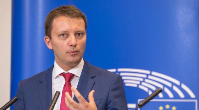Europarlamentarul PNL Siegfried Mureşan: „PSD încearcă din nou să-i păcălească pe români cu mitul salvatorului tehnocrat”