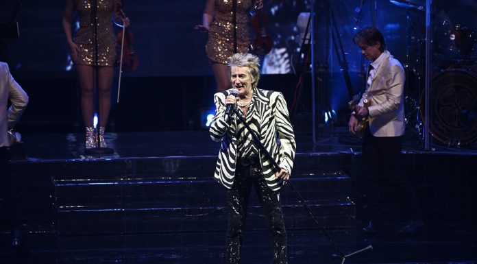 Rod Stewart îl laudă pe regele Charles pentru că l-a „pus la punct pe micul nemernic” în timpul vizitei în SUA