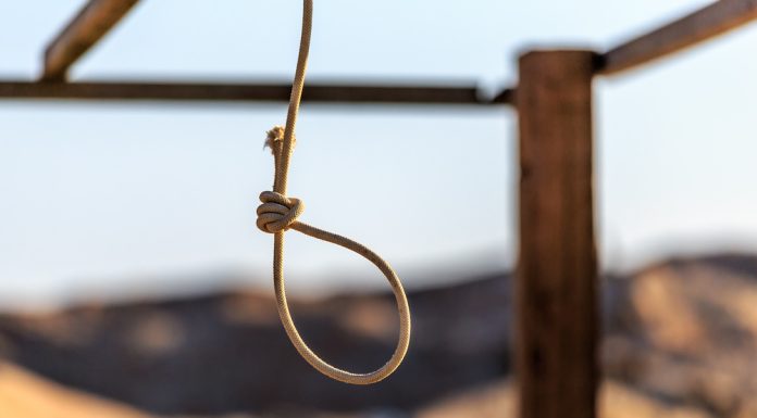 Iran. O femeie condamnată pentru că şi-a ucis soţul şi care a născut un copil în închisoare a fost executată