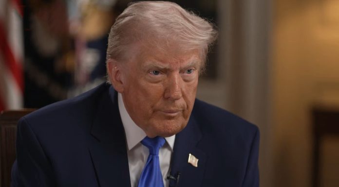 Trump anunță taxe cu 25% mai mari pentru autoturismele europene care intră în Statele Unite