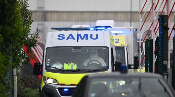 Unul dintre francezii evacuați de pe nava cu hantavirus a prezentat simptome. Autoritățile au impus izolarea strictă