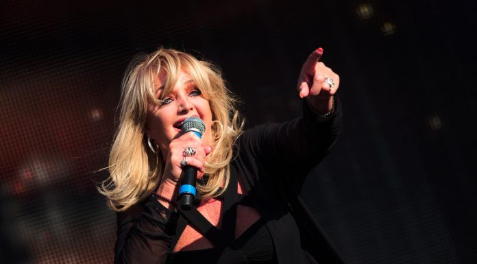 Ultimele informații cu privire la starea de sănătate a lui Bonnie Tyler. Diagnosticul medicilor și șansele de supraviețuire