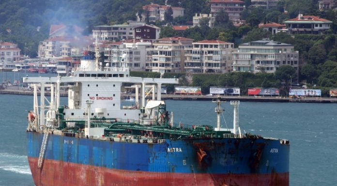 Trei petroliere din flota fantomă rusă au fost atacate de drone în apropierea coastei turce a Mării Negre