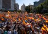 Proteste în Madrid, la reședința premierului Pedro Sanchez: manifestanții au forțat cordonul de securitate
