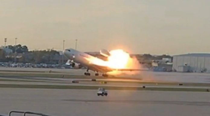 Noi imagini din tragedia aviatică din Kentucky. Momentul în care motorul unui avion cargo se desprinde în timpul decolării