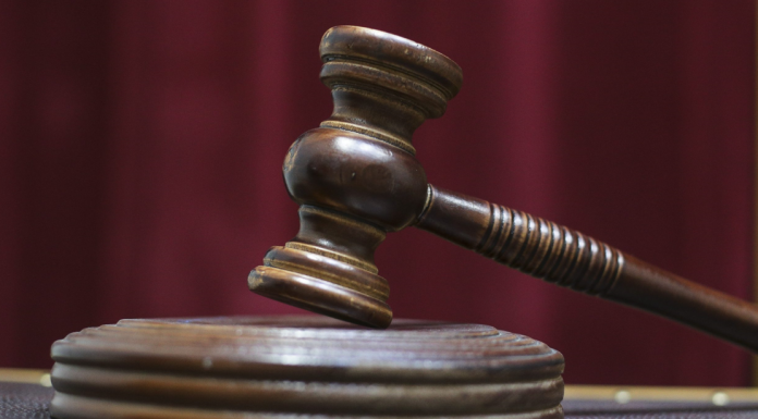Încă o instanță din România suspendă tăierile de posturi din primării