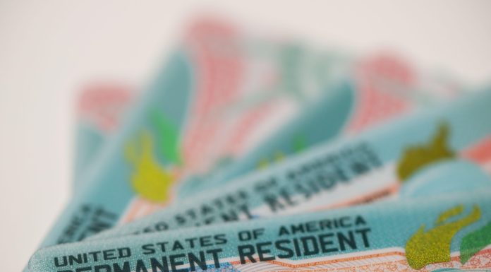 Administraţia Trump îşi anulează noua regulă privind cererile de rezidenţă permanentă