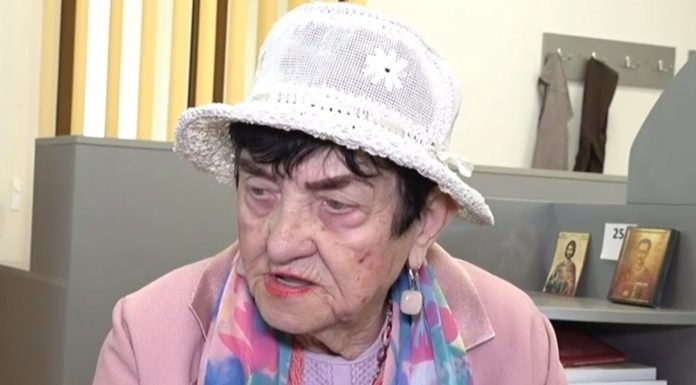 Are 90 de ani și este cea mai vârstnică studentă din România: „Au crezut că sunt bunica. Nu, dragă, sunt colega voastră”