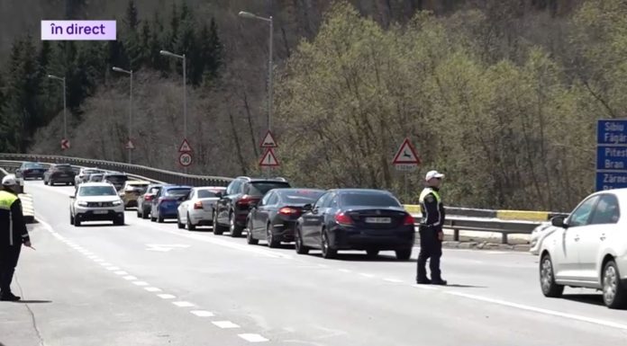 Final de minivacanță și haos pe șosele: Mașinile circulă în coloană pe DN1. Poliţia recomandă șoferilor rute alternative